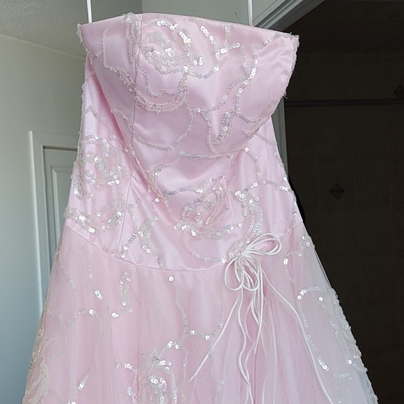 Beautiful Cache Gown🩰🛍 - Picture 5 of 17